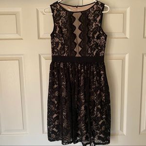 london style petite black laced sleeveless dress